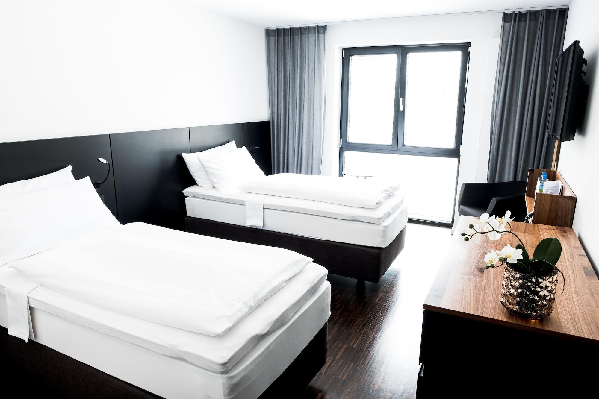 &Repeat Koeln Airport Hotel Eksteriør billede