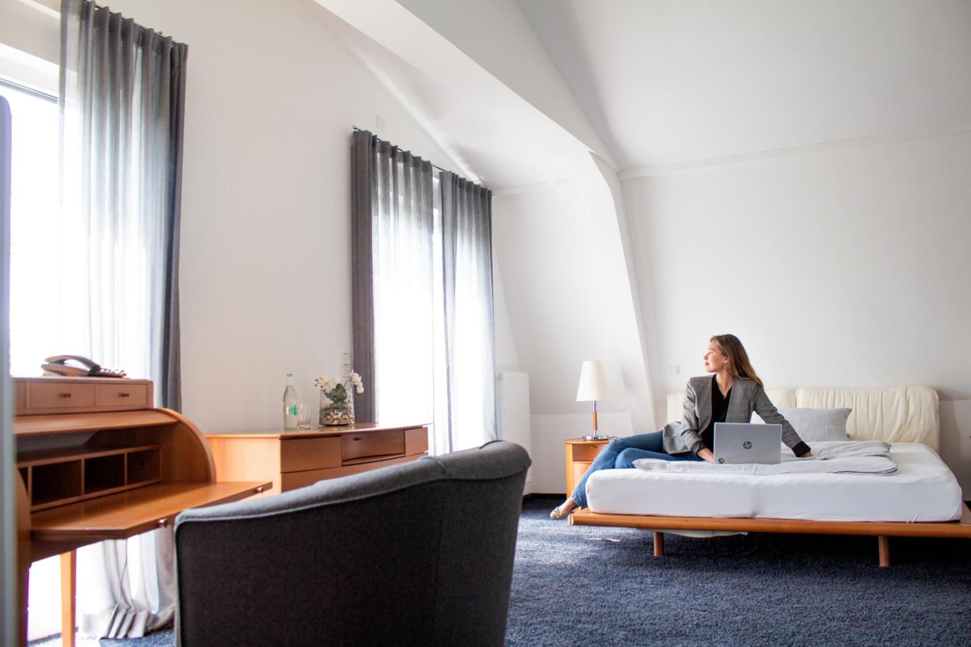 &Repeat Koeln Airport Hotel Eksteriør billede